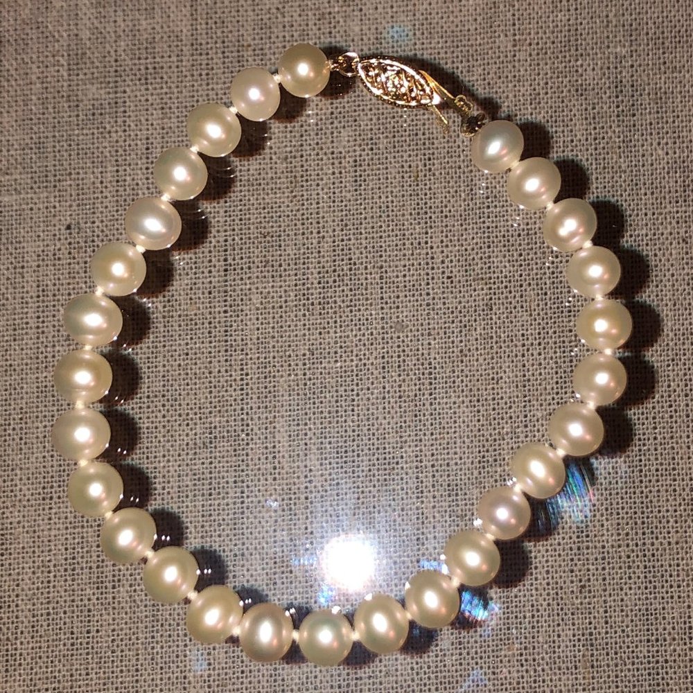 Pearl Bracelet with Gold Clasp